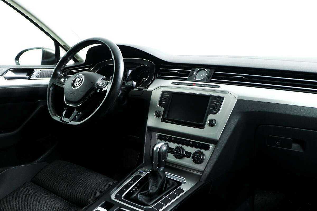 Купить Volkswagen Passat, 2016, 130 800 км, фото №9