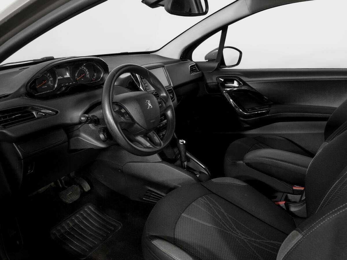 Купить Peugeot 208, 2013, 107 930 км, фото №15