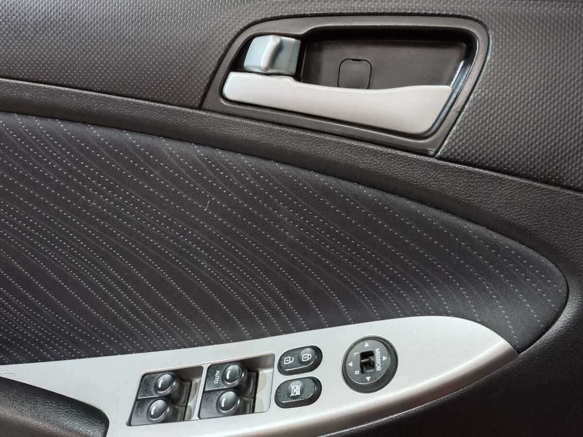 Купить Hyundai Solaris, 2016, 104 665 км, фото №14